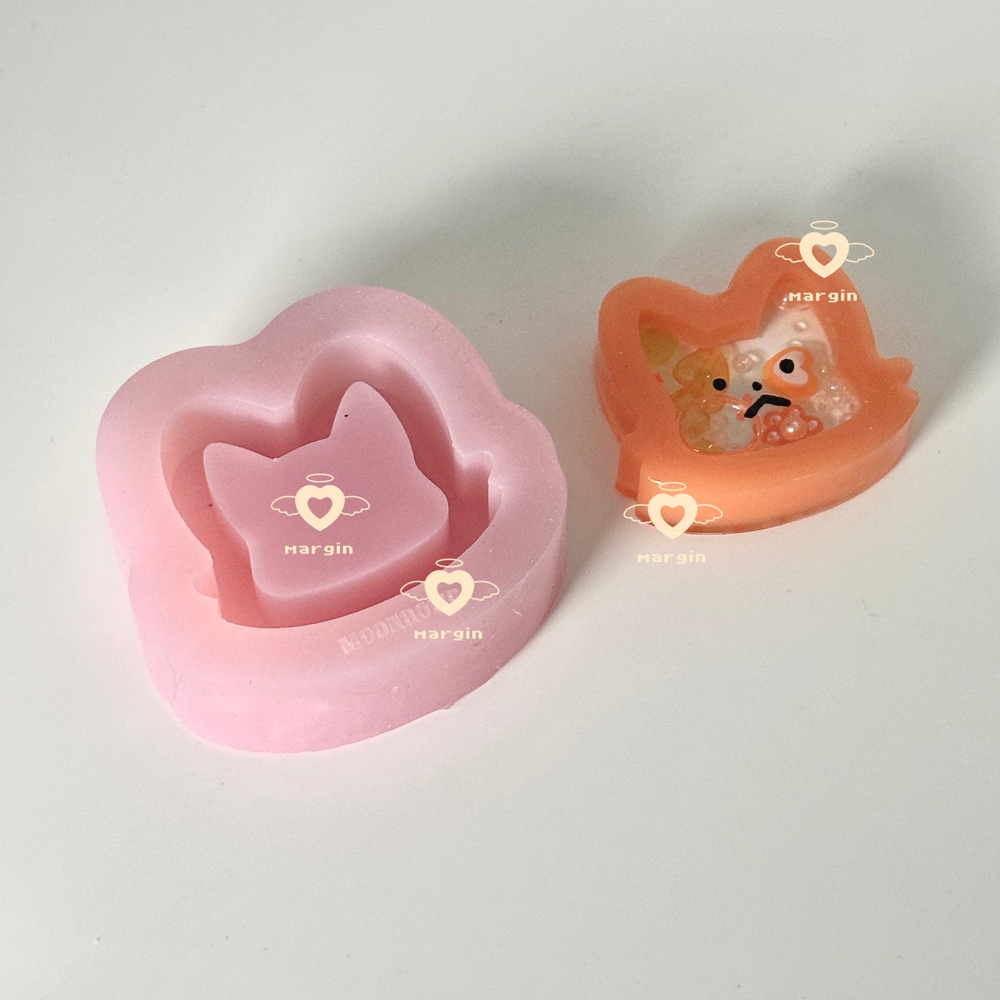 SK173 moonholic, fox shaker mold, acrylic, shiny