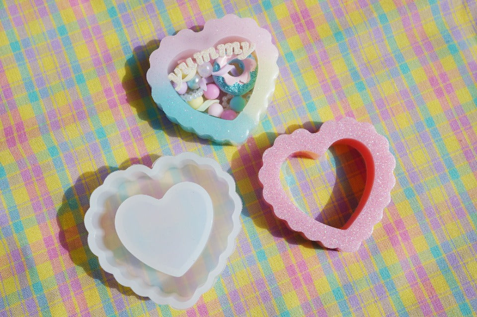 MF02 Mani Land scalloped heart shaker mold