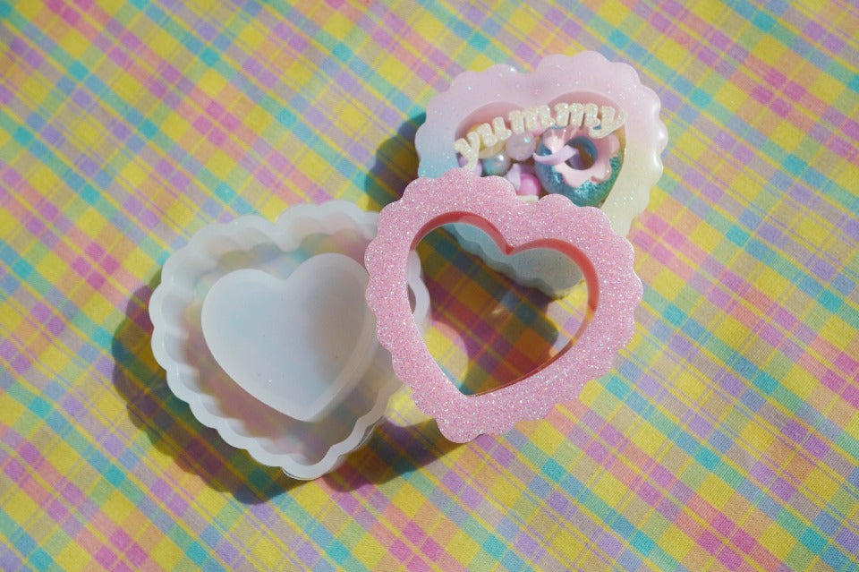 MF02 Mani Land scalloped heart shaker mold