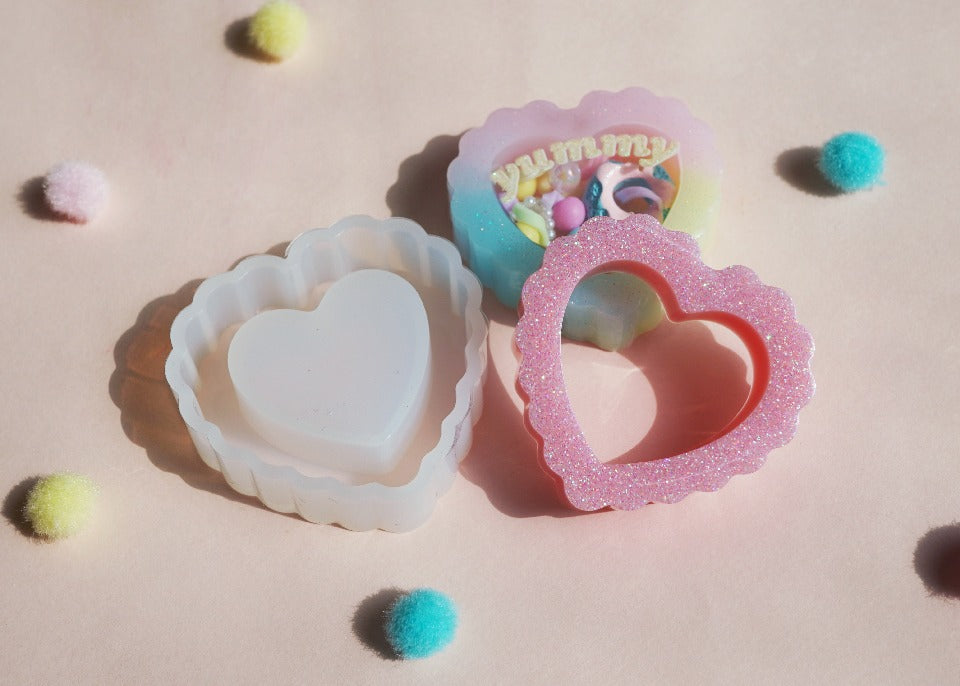 MF02 Mani Land scalloped heart shaker mold
