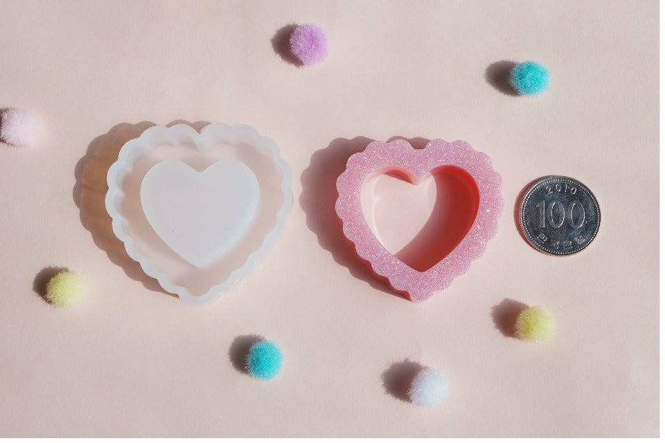 MF02 Mani Land scalloped heart shaker mold