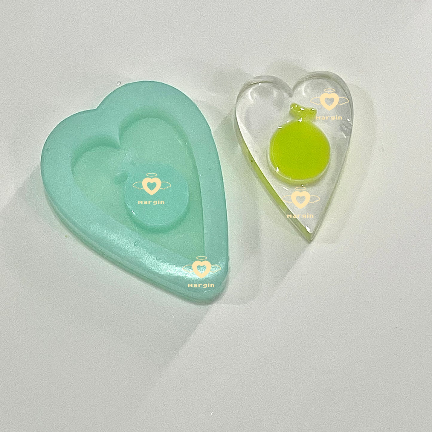 SK219 melon heart shaker mold, backed, acrylic, shiny