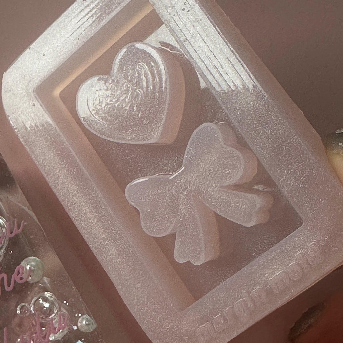 SK187  ribbon bow heart rectangular shaker mold, backed, acrylic, shiny