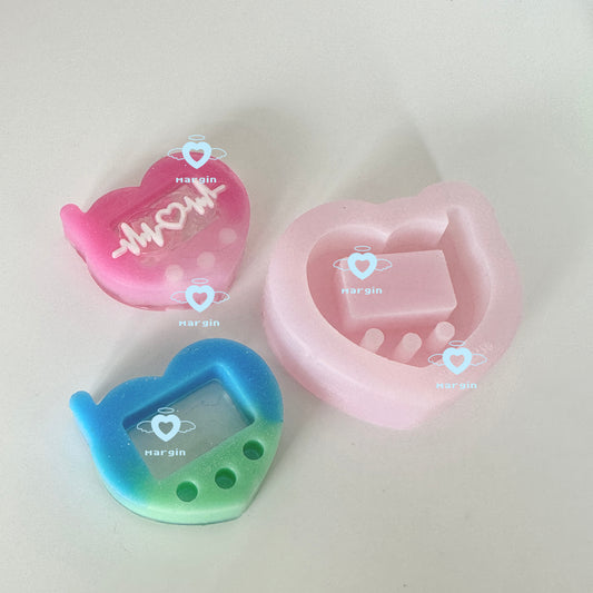 SK167 moonholic, heart tamagochi shaker mold, acrylic, shiny