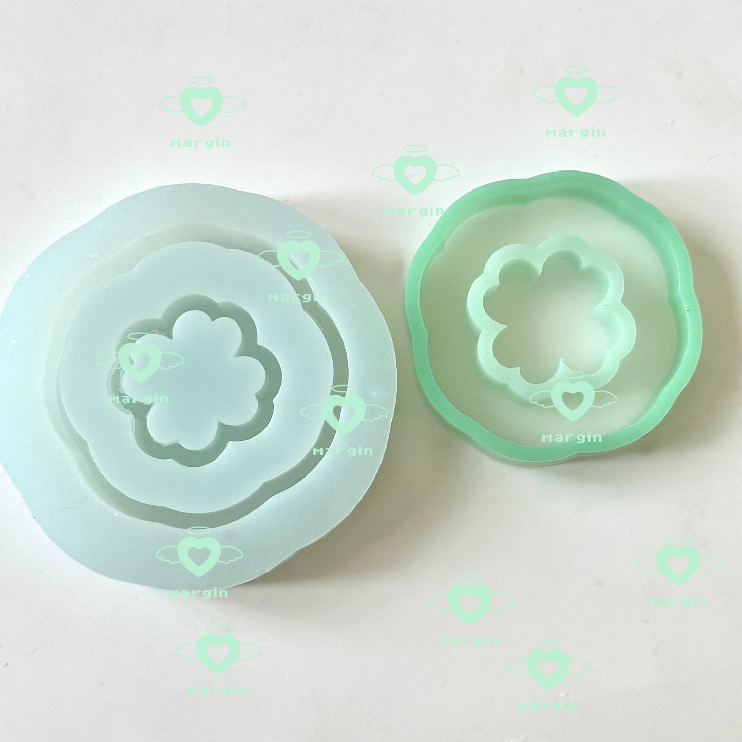 SK111 double clover shaker mold, backed, acrylic, shiny