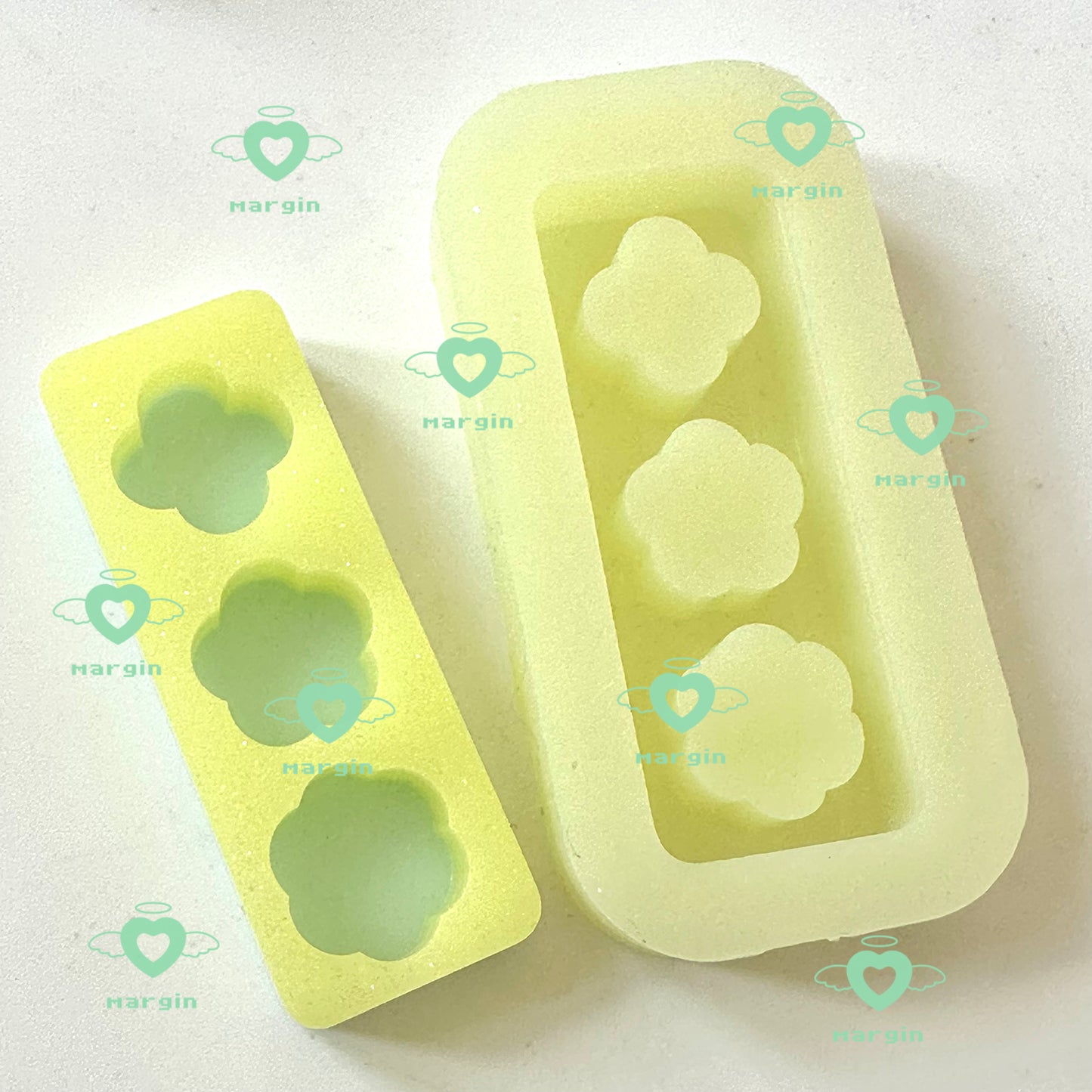 SK121 mini flower oval shaker mold, backed, acrylic, shiny